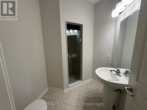 16 Ellis Avenue, St. Catharines, ON - Indoor Photo Showing Bathroom