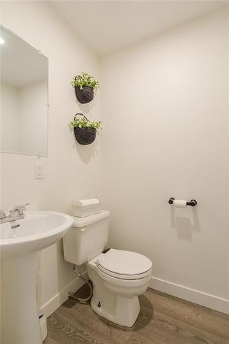 45005 33N Road, La Broquerie, MB - Indoor Photo Showing Bathroom