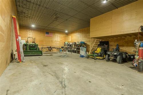 45005 33N Road, La Broquerie, MB - Indoor Photo Showing Garage