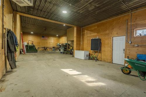 45005 33N Road, La Broquerie, MB - Indoor Photo Showing Garage