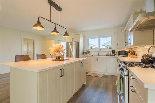 45005 33N Road, La Broquerie, MB - Indoor Photo Showing Kitchen