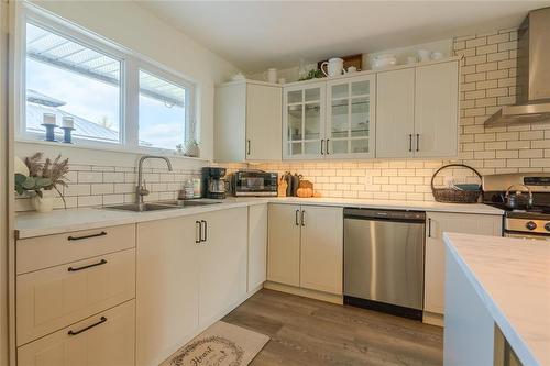 45005 33N Road, La Broquerie, MB - Indoor Photo Showing Kitchen With Double Sink