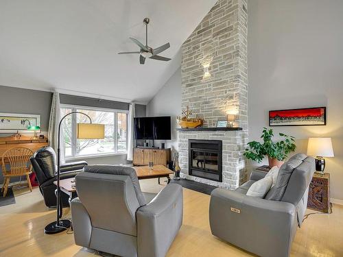 Salon - 292 25E Avenue, Saint-Jérôme, QC - Indoor Photo Showing Living Room With Fireplace