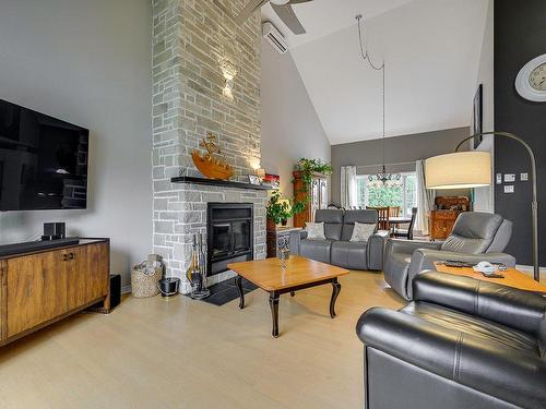 Salon - 292 25E Avenue, Saint-Jérôme, QC - Indoor Photo Showing Living Room With Fireplace