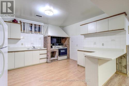 4128 Tapestry Trail, Mississauga, ON - Indoor Photo Showing Kitchen