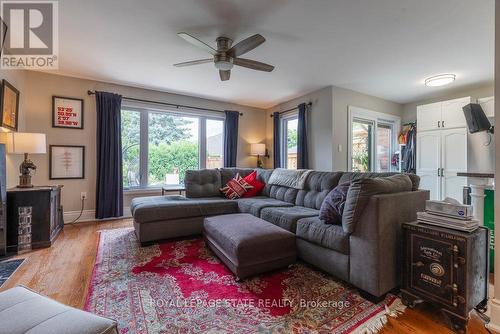 35 Banbury Drive, Hamilton, ON - Indoor Photo Showing Living Room With Fireplace