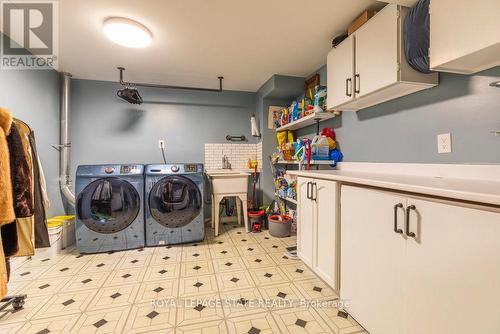 35 Banbury Drive, Hamilton, ON - Indoor Photo Showing Laundry Room