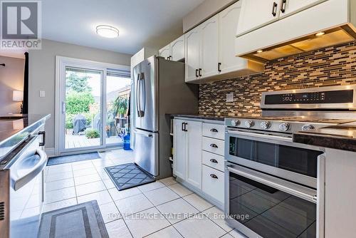 35 Banbury Drive, Hamilton, ON - Indoor Photo Showing Kitchen