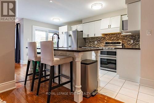 35 Banbury Drive, Hamilton, ON - Indoor Photo Showing Kitchen