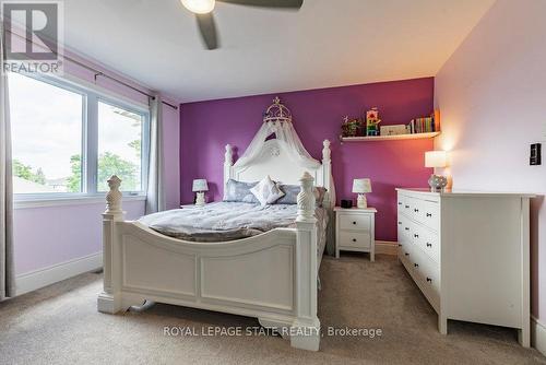 35 Banbury Drive, Hamilton, ON - Indoor Photo Showing Bedroom