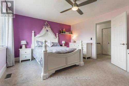 35 Banbury Drive, Hamilton, ON - Indoor Photo Showing Bedroom