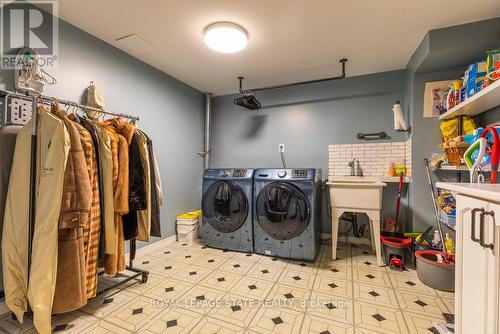 35 Banbury Drive, Hamilton, ON - Indoor Photo Showing Laundry Room