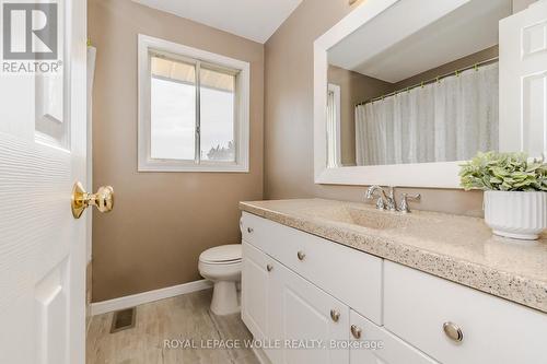 24 Clarke Street N, Woodstock, ON - Indoor Photo Showing Bathroom