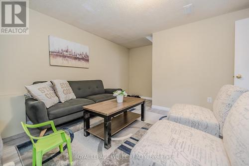 24 Clarke Street N, Woodstock, ON - Indoor Photo Showing Living Room