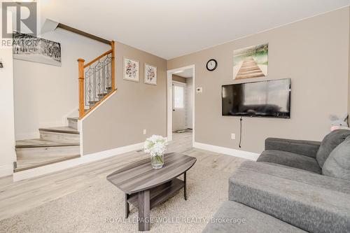 24 Clarke Street N, Woodstock, ON - Indoor Photo Showing Living Room