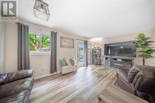 33 Deerpark Crescent, Brampton, ON - Indoor Photo Showing Living Room