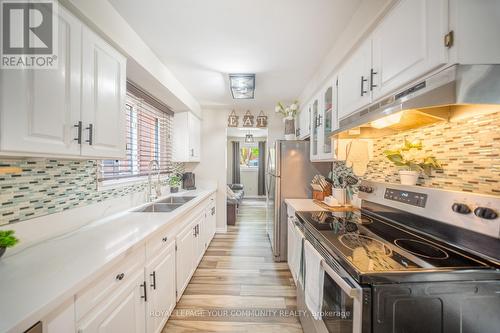 33 Deerpark Crescent, Brampton, ON - Indoor Photo Showing Kitchen With Double Sink With Upgraded Kitchen