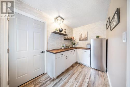 33 Deerpark Crescent, Brampton, ON - Indoor Photo Showing Kitchen