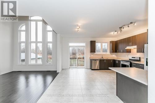 27 Pearl Street, Wasaga Beach, ON - Indoor Photo Showing Kitchen