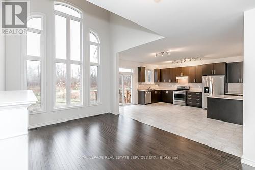 27 Pearl Street, Wasaga Beach, ON - Indoor Photo Showing Kitchen