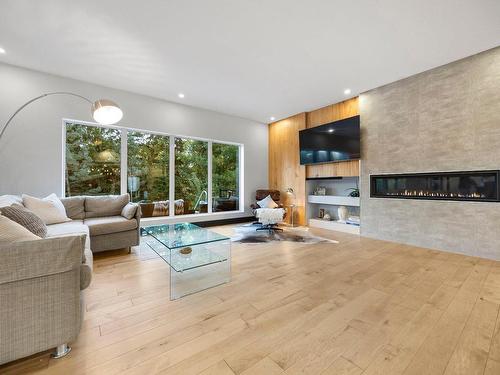 Living room - 106 Rue Des Pèlerins, Oka, QC - Indoor Photo Showing Living Room With Fireplace