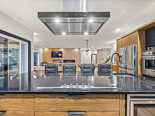 Kitchen - 106 Rue Des Pèlerins, Oka, QC - Indoor Photo Showing Kitchen With Upgraded Kitchen