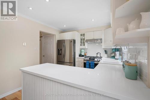 106 Seaton Drive, Aurora, ON - Indoor Photo Showing Kitchen