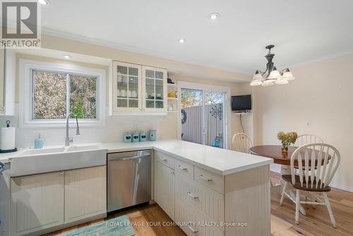 106 Seaton Drive, Aurora, ON - Indoor Photo Showing Kitchen