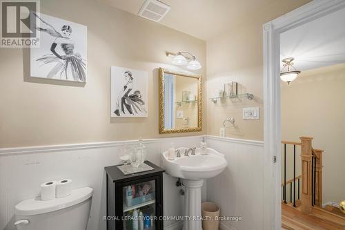 106 Seaton Drive, Aurora, ON - Indoor Photo Showing Bathroom