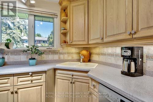 942 Ellesmere Avenue, Peterborough (Northcrest), ON - Indoor Photo Showing Kitchen