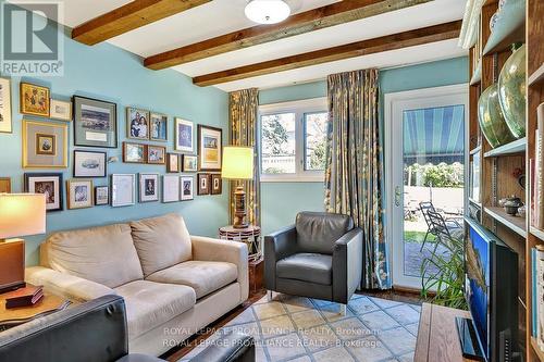 942 Ellesmere Avenue, Peterborough (Northcrest), ON - Indoor Photo Showing Living Room