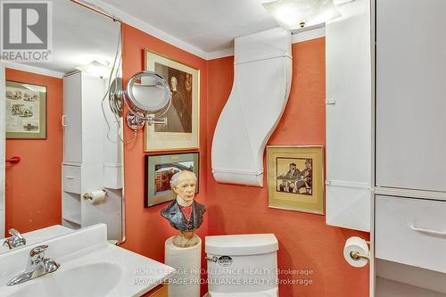 942 Ellesmere Avenue, Peterborough (Northcrest), ON - Indoor Photo Showing Bathroom