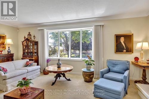 942 Ellesmere Avenue, Peterborough (Northcrest), ON - Indoor Photo Showing Living Room