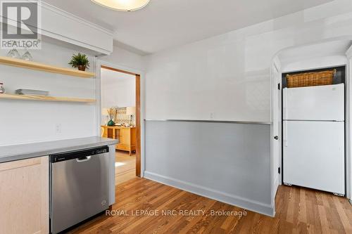 4217 Hixon Street, Lincoln, ON - Indoor Photo Showing Kitchen