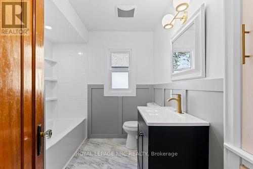 4217 Hixon Street, Lincoln, ON - Indoor Photo Showing Bathroom