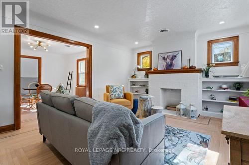 4217 Hixon Street, Lincoln, ON - Indoor Photo Showing Living Room