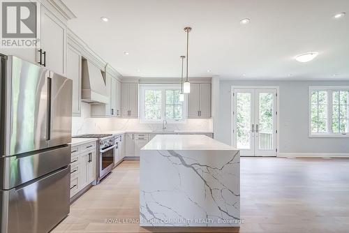 52 Sunset Beach Road, Georgina, ON - Indoor Photo Showing Kitchen With Upgraded Kitchen