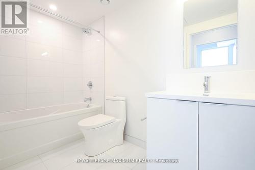 720 - 234 Simcoe Street, Toronto, ON - Indoor Photo Showing Bathroom