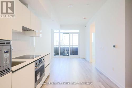 720 - 234 Simcoe Street, Toronto, ON - Indoor Photo Showing Kitchen