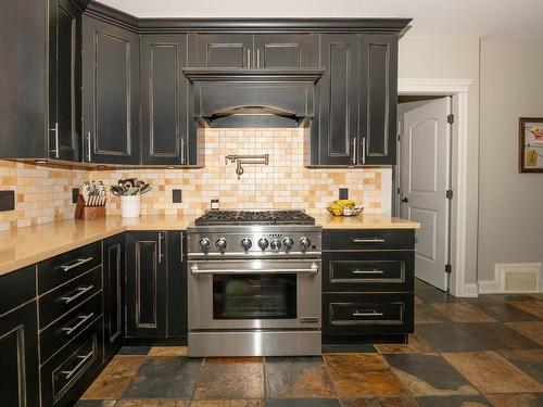 3096 Kicking Horse Drive, Kamloops, BC - Indoor Photo Showing Kitchen With Upgraded Kitchen