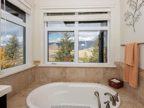 3096 Kicking Horse Drive, Kamloops, BC - Indoor Photo Showing Bathroom