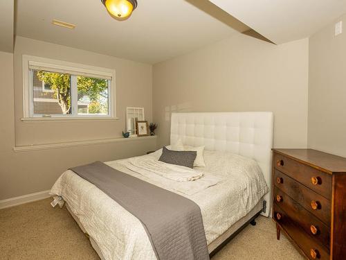 3096 Kicking Horse Drive, Kamloops, BC - Indoor Photo Showing Bedroom