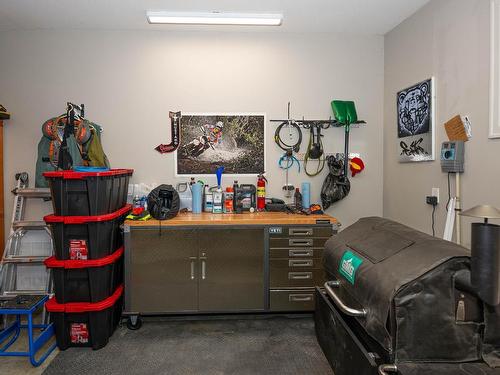 3096 Kicking Horse Drive, Kamloops, BC - Indoor Photo Showing Garage