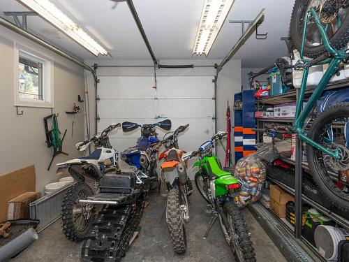 3096 Kicking Horse Drive, Kamloops, BC - Indoor Photo Showing Garage