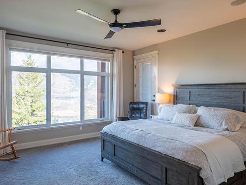 3096 Kicking Horse Drive, Kamloops, BC - Indoor Photo Showing Bedroom