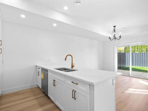 1181 Crestline Street, Kamloops, BC - Indoor Photo Showing Kitchen With Double Sink