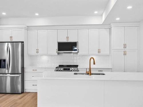 1181 Crestline Street, Kamloops, BC - Indoor Photo Showing Kitchen With Upgraded Kitchen