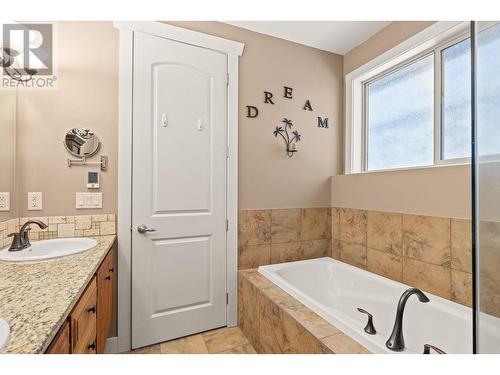 1294 Samurai Court, Kelowna, BC - Indoor Photo Showing Bathroom