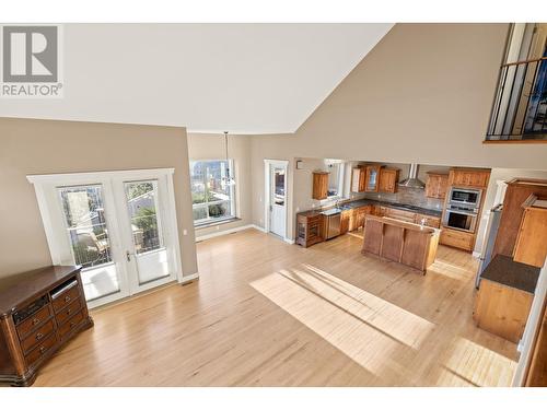 1294 Samurai Court, Kelowna, BC - Indoor Photo Showing Living Room