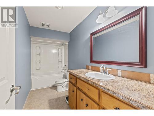 1294 Samurai Court, Kelowna, BC - Indoor Photo Showing Bathroom